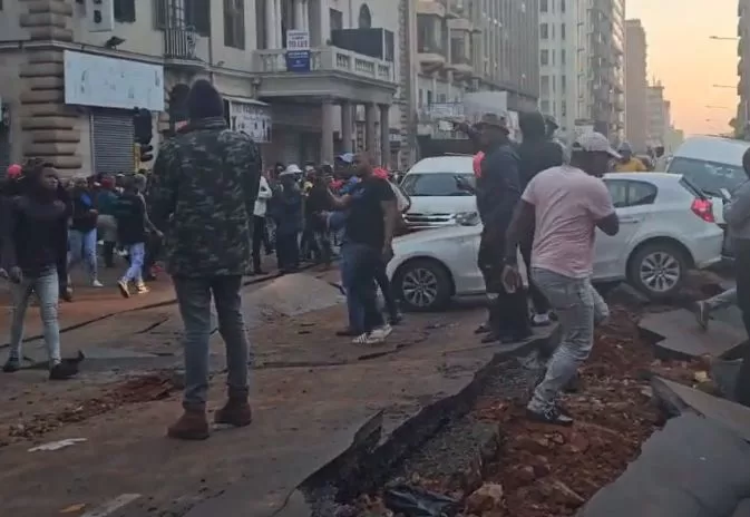 An explosion has caused havoc on Bree Street in downtown Johannesburg. Image: Screengrab